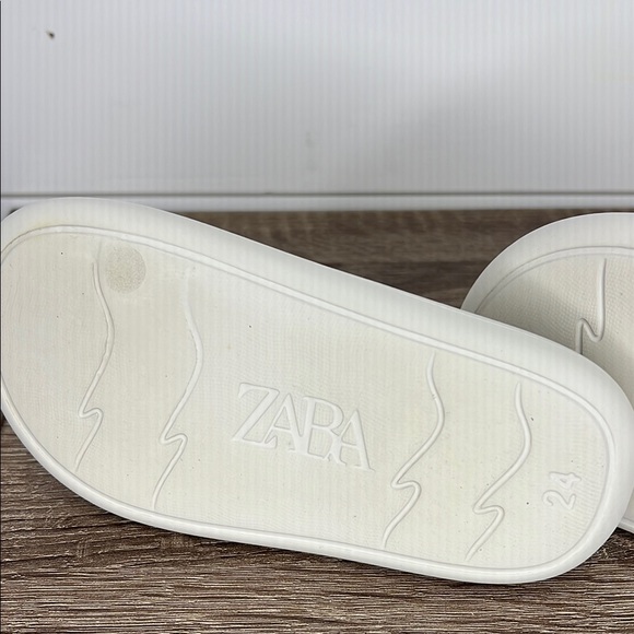 Zara Kids, Cream Slide Sandals - Picture 3 of 7